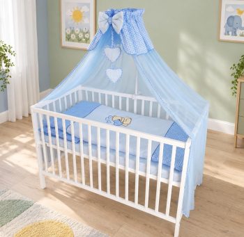 Łóżeczko dziecięce Classic Nest 120x60 cm z materacem, niebieską pościelą z haftem misia i baldachimem